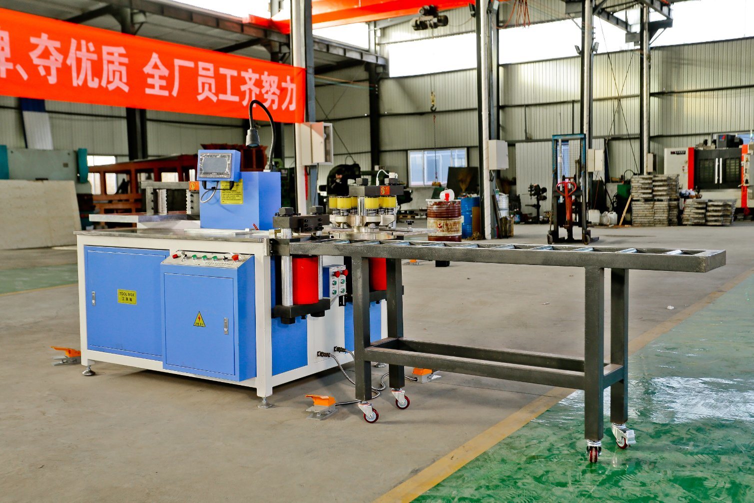 busbar machine with roller